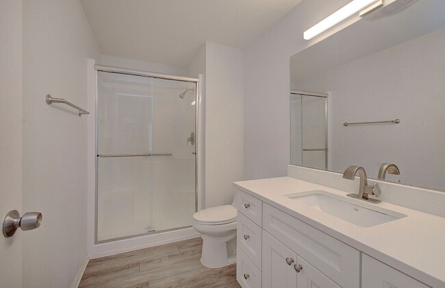 Building Photo - Cozy 2 bdrm 2 bath Condo - HALF OFF the 1s...