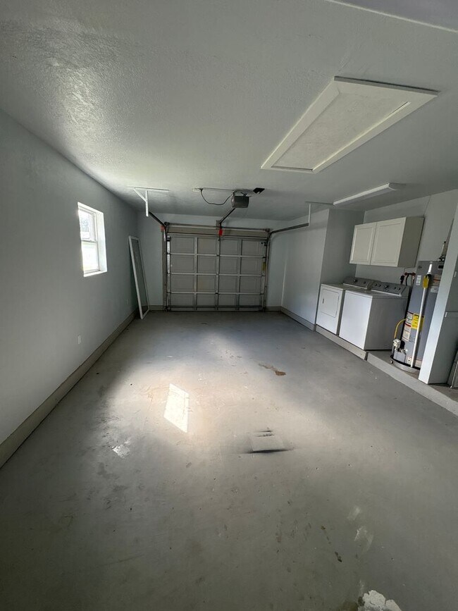 Building Photo - Beautiful 3 Beds 2 Baths home
