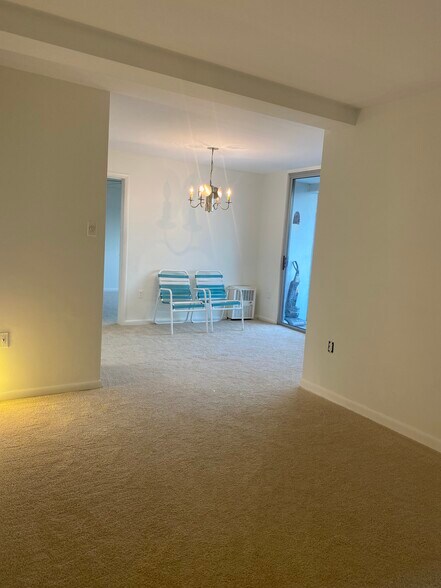 Building Photo - 10201 Grosvenor Pl