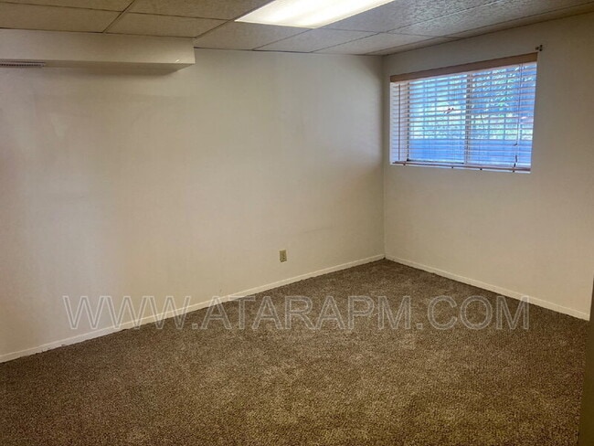 Building Photo - 270 Country Club Dr