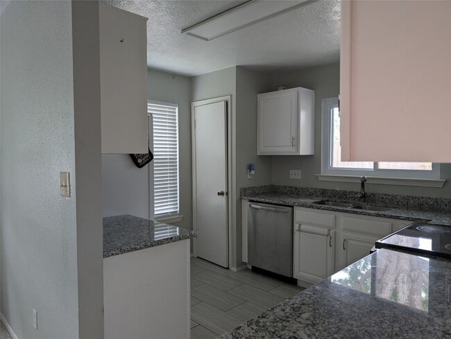 Building Photo - 2318 Squire Dobbins Dr