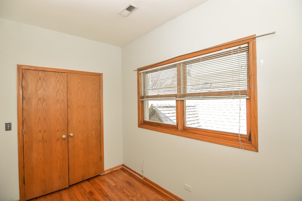 Building Photo - 3713 N Janssen Ave