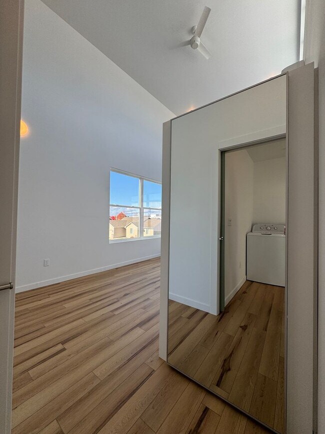 Building Photo - Spacious 4-Bedroom, 3-Bath Home with Stunning Views