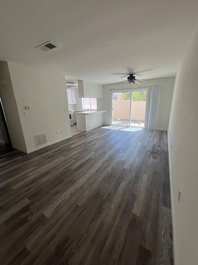 Building Photo - Clairemont Mesa 4 bed/2.5 bath townhouse rental available now!