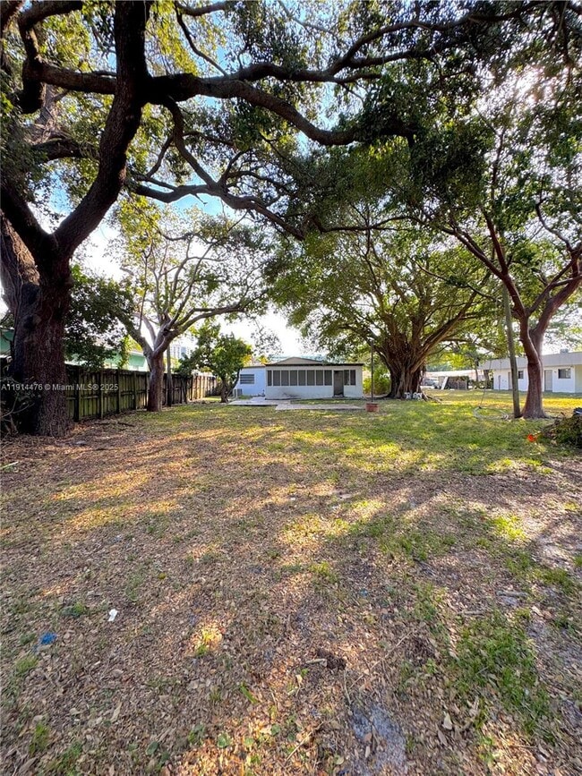 Building Photo - 2225 Taylor St