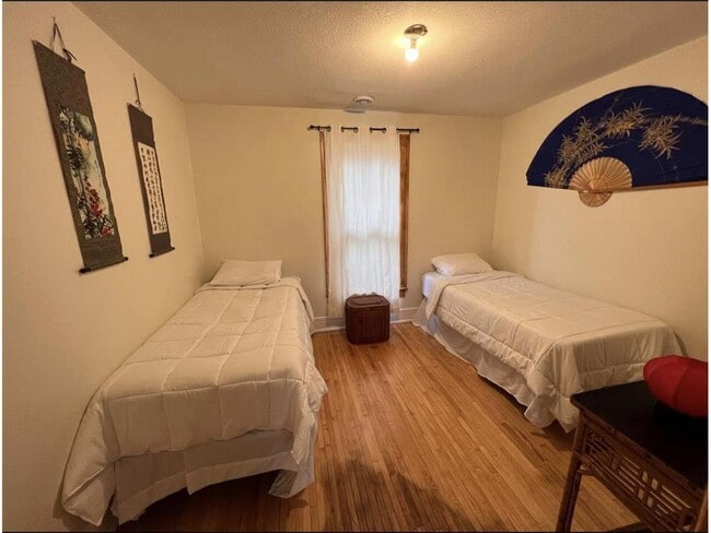 Building Photo - 1211 5th St NE