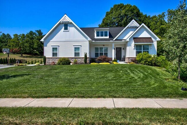 Primary Photo - 161 E Valley Rd