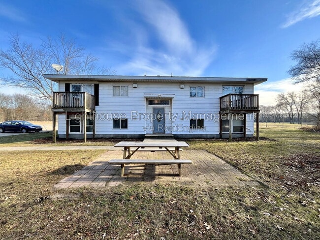 Building Photo - 1545 Carmil Dr