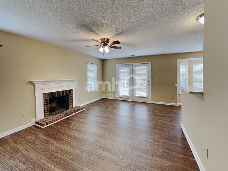 Building Photo - 1516 Gordon Walters Dr