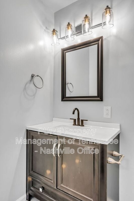 Building Photo - 1715 24th Ave N