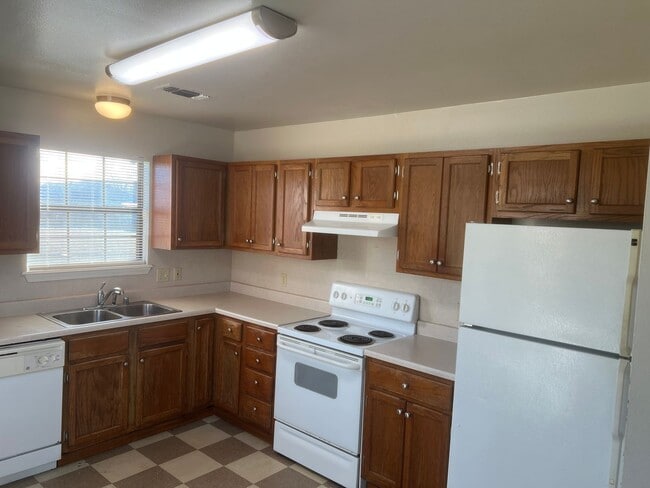 Building Photo - 350 S Davis St