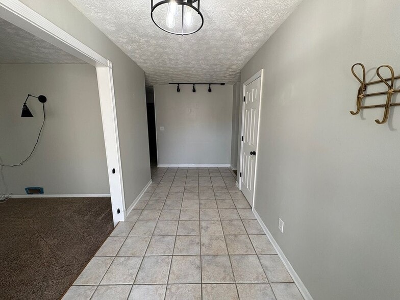 Building Photo - 2087 Granada Dr