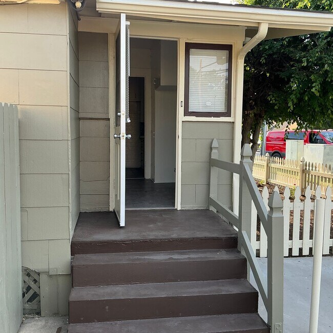 Building Photo - 233 E La Veta Ave