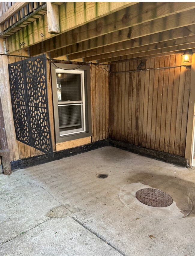 Building Photo - 1943 N Winchester Ave