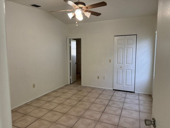 Building Photo - 3/2 Single Family Home in Lehigh Acres for...