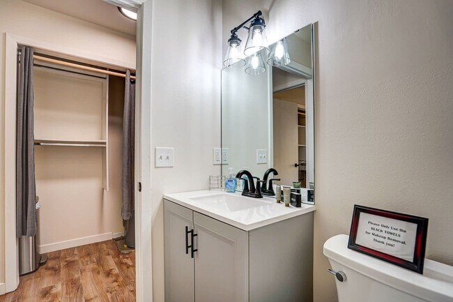 Building Photo - 1217 E Wilson St