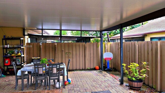 Building Photo - 7509 SW 26th Ct