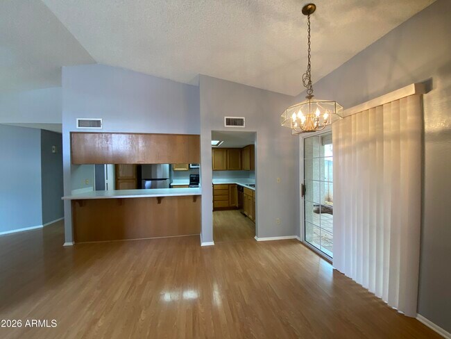 Building Photo - 510 W Fellars Dr