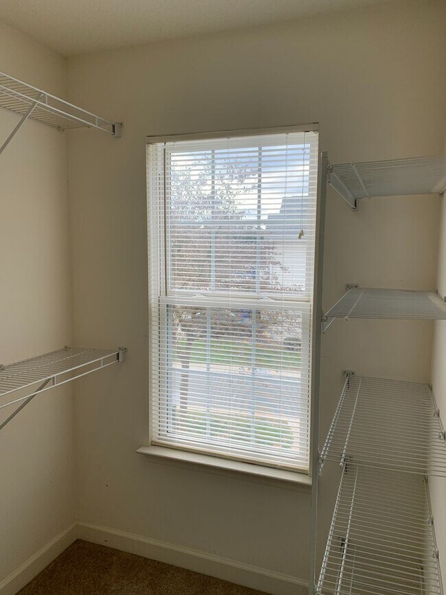 Building Photo - 199 Clusters Cir