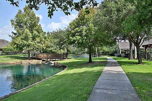 Building Photo - 2418 Hendricks Lakes Dr