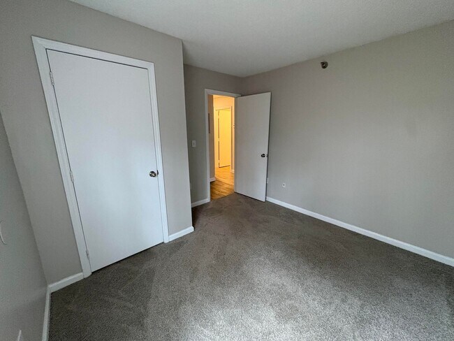 Building Photo - 2411 Hill St