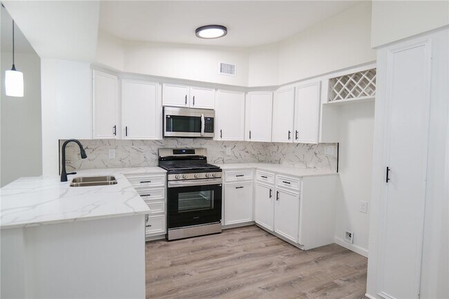 Building Photo - 10822 Mayfield Dr