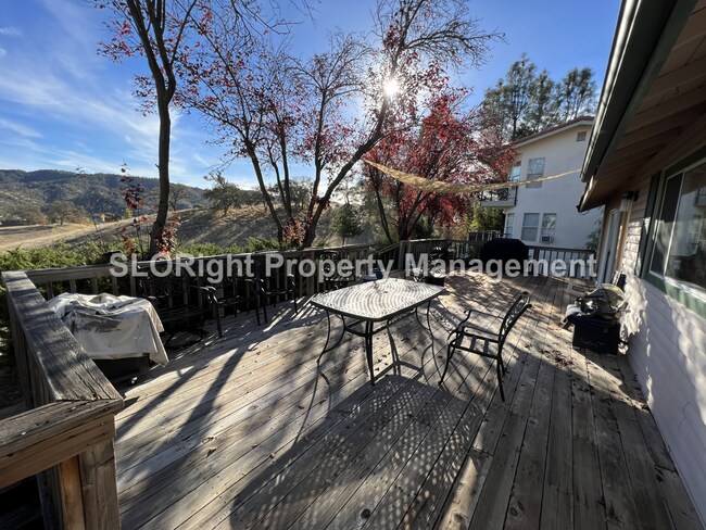 Building Photo - AVAILABLE NOW- Recently Updated Home on Lake Nacimiento - 3 Bed / 2 Bath