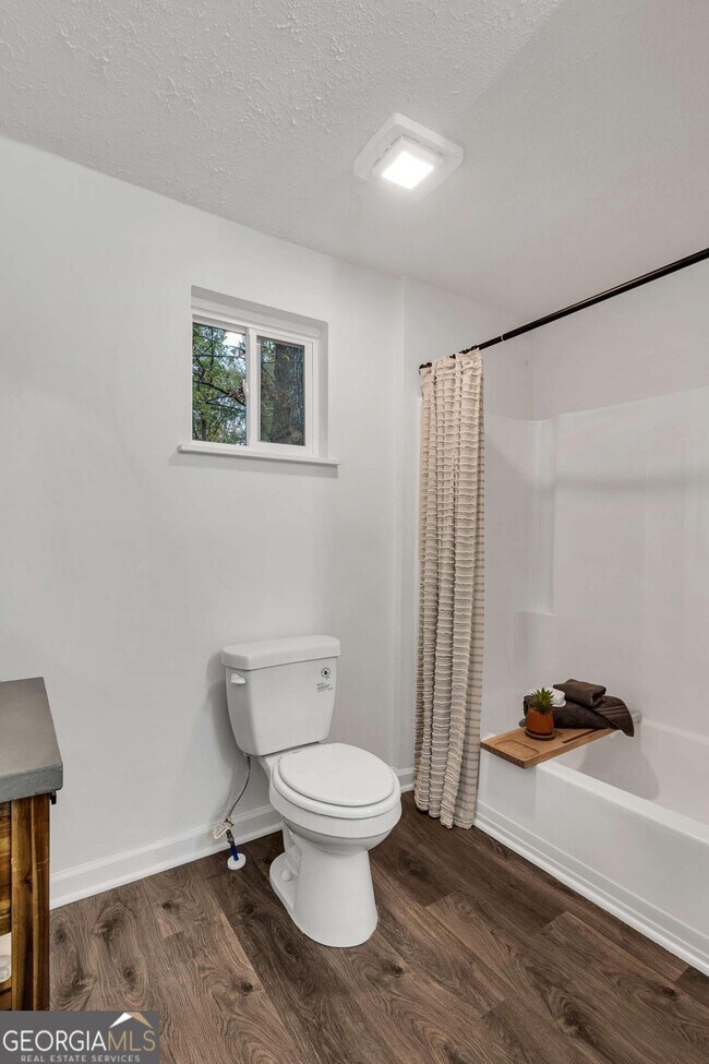 Building Photo - 6881 Hickory Hollow Dr