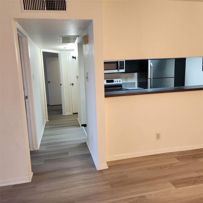 Building Photo - 2814 S Bartell Dr