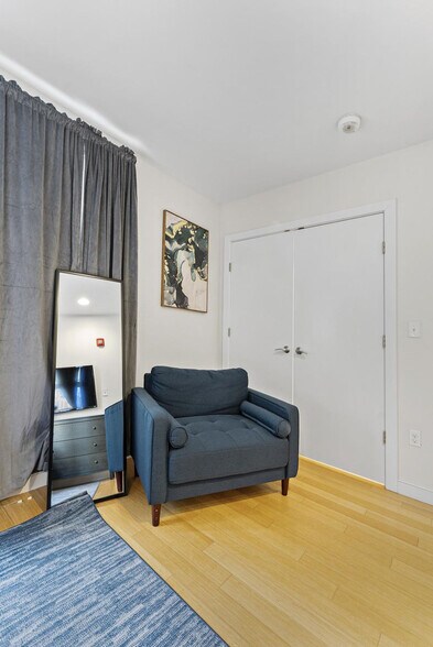 Building Photo - 601 Albany St