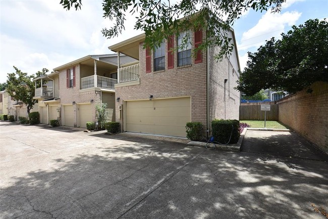 Building Photo - 7350 Kirby Dr