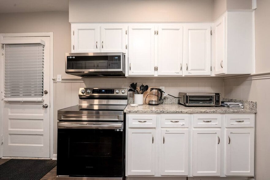Building Photo - 4858 Carnes Ave