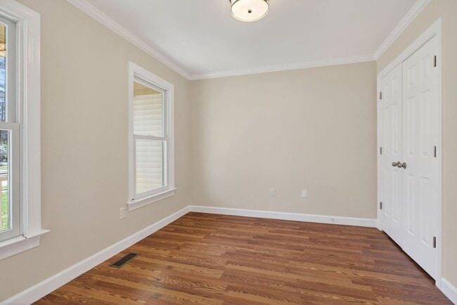 Building Photo - 5 Bed, 2.5 Bath Home in the Heart of Red Mill Farms