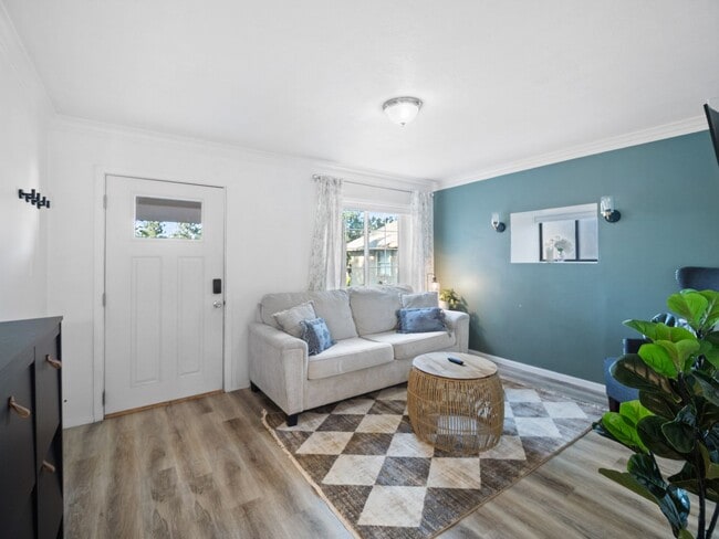 Building Photo - Cozy 2-Bed/1-Bath in Historic Browne’s Addition (Furnished)