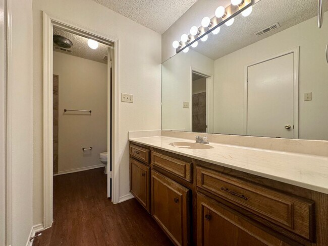 Building Photo - Duplex