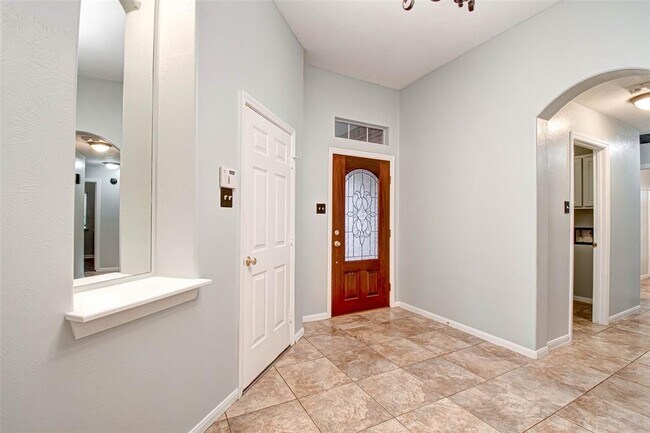 Building Photo - 18 Bonnaire Dr