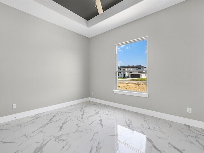 Building Photo - 3135 Kermes Dr