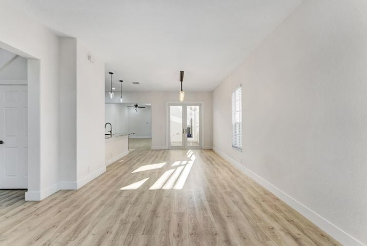 Building Photo - 406 NW 25th Ave