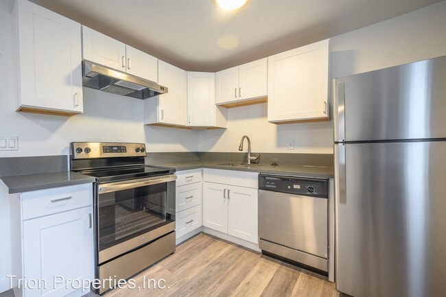 Building Photo - 7580-7582 SW Hunziker St