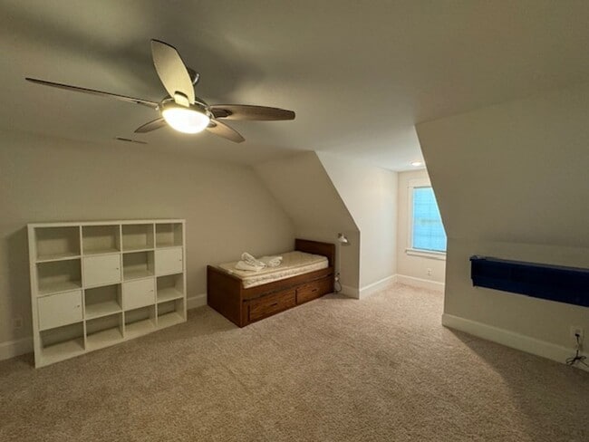 Building Photo - Lightly Furnished 4BR, 4BA Chapel Hill Hom...
