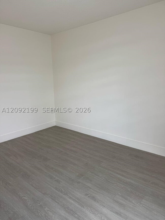 Building Photo - 1255 Collins Ave