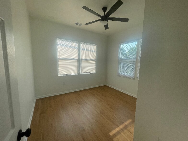 Building Photo - 415 6th Ave