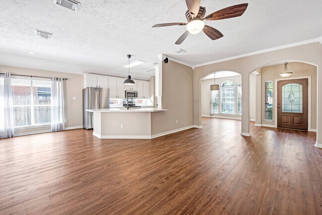 Building Photo - 135 W Russet Grove Cir