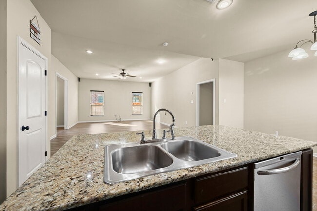 Building Photo - 37184 Sills Dr