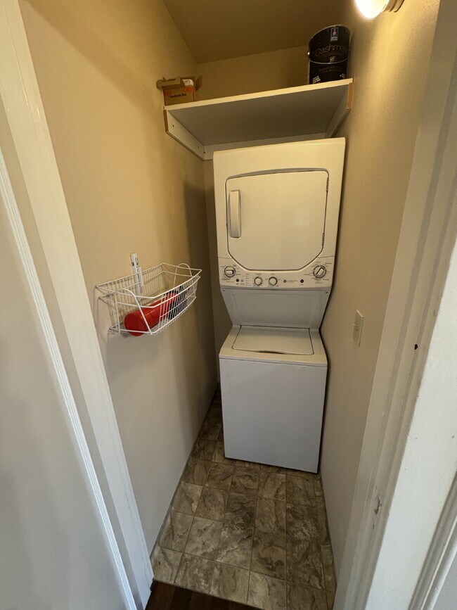 Building Photo - 1 Bedroom SW Portland / Large Backyard / Easy Access to OHSU and Downtown