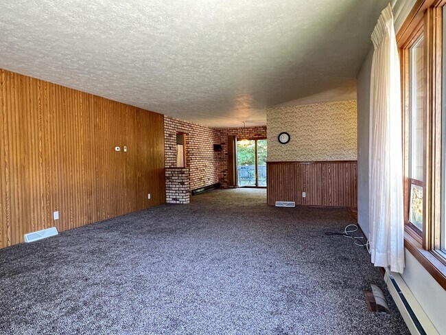 Building Photo - 104 Sunset Dr