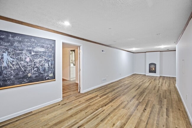 Building Photo - PLEASANT RUN - Well cared for 3 bed ranch ...