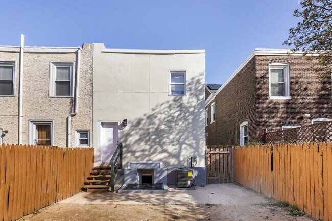 Building Photo - 69 Slocum St