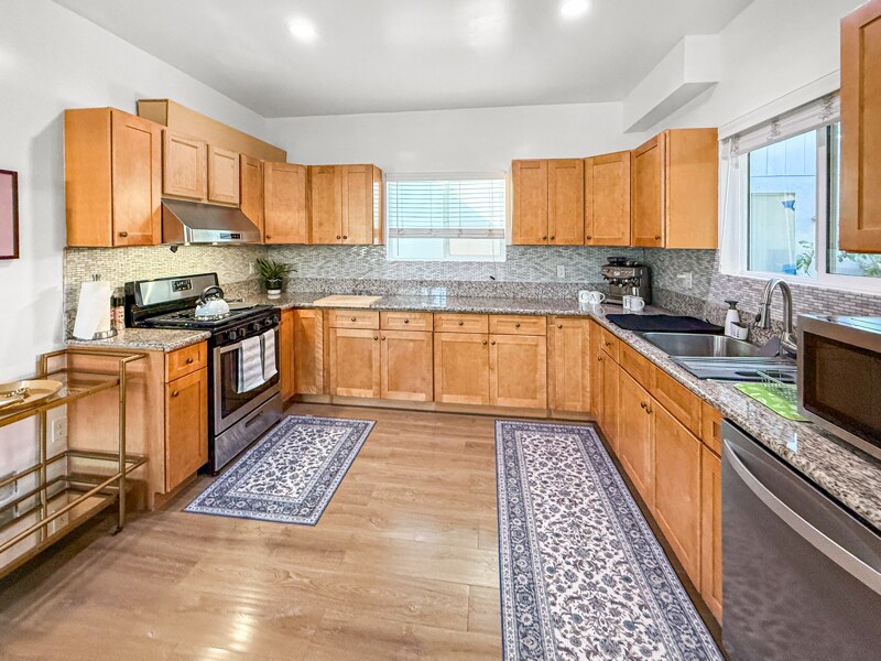 Building Photo - 1521 W 37th Pl