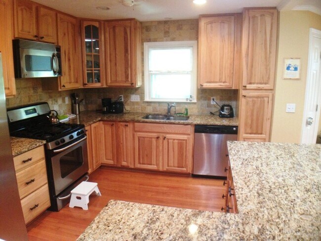 Building Photo - East Cobb with Finished Basement